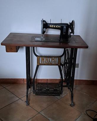 Macchina da cucire Necchi