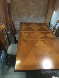 Tavolo di design in legno