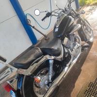 moto Suzuki 250 anno 2002   2800€ poco trattabile 