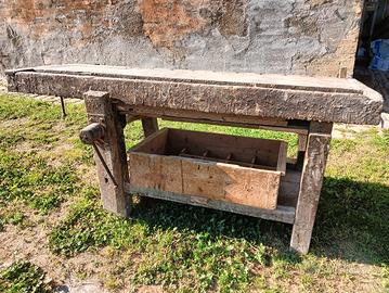 vecchio tavolo da falegname