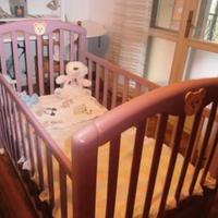 Lettino per bambina o bambino in legno lilla