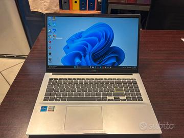 ASUS VivoBook 15 - Intel i5 11Gen / 8GB RAM / SSD
