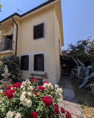 Villetta a schiera di 165 m² con 4 locali e box au