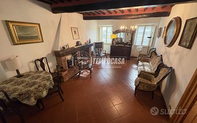 VILLA IN COLLINA