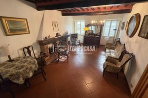VILLA IN COLLINA