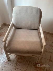 Poltrona in vimini laccata bianca