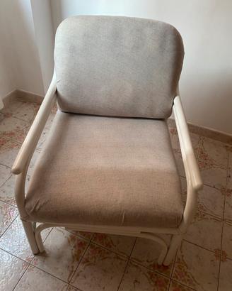 Poltrona in vimini laccata bianca