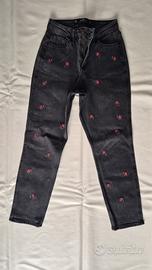 Jeans neri Hollister con rose