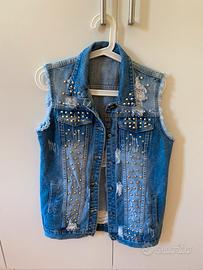Gilet in jeans con borchie