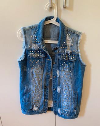 Gilet in jeans con borchie