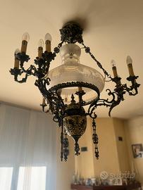 Lampadario antico in bronzo, ceramica e vetro
