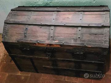 Antico Baule Di Legno, epoca 800