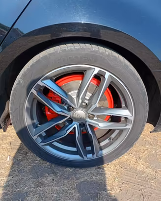 Cerchi in lega Audi da 18” neri/antrancite+gomme
