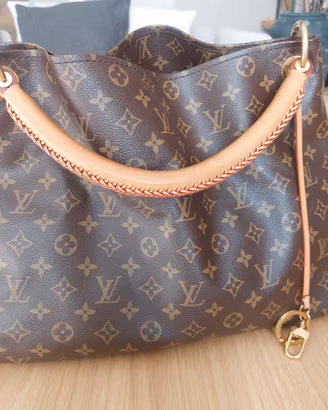 Atrsy louis vuitton