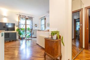 Signorile soluzione con giardino, ampia locale con