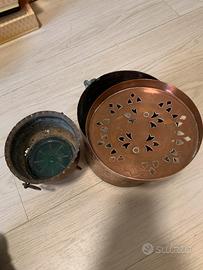 Pentola in rame da camino e piccolo portavaso