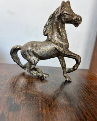 Cavallo decorativo vintage in metallo argentato