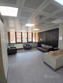 divano+poltrone pelle pari al nuovo