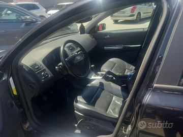 Volvo V50 sw nera  interni pelle nera.