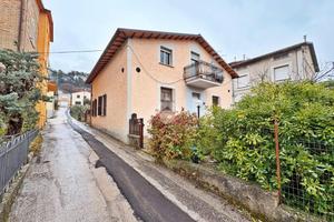 CASA INDIPENDENTE A GUALDO TADINO