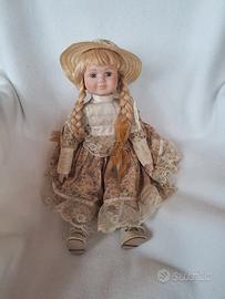 Bambola in porcellana da collezione 