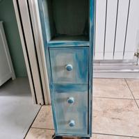 Mobiletto con rotelle