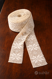 Centrotavola, pizzi e orli a uncinetto anni '70