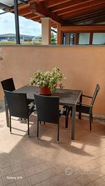 Tavolo e sedie da esterno 