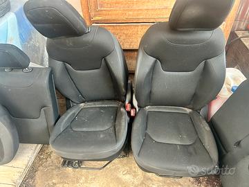 Sedili jepp renegade