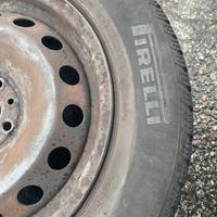 4 gomme invernali 195/65 r15 con cerchio