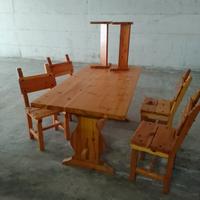 tavolo con sedie da giardino o veranda