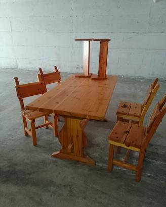 tavolo con sedie da giardino o veranda