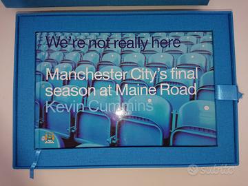 Libro WE'RE NOT REALLY HERE sul Manchester City