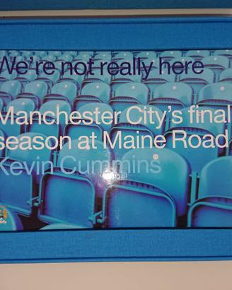 Libro WE'RE NOT REALLY HERE sul Manchester City