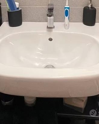 Lavabo Pozzi Ginori bianco con rubinetto – circa 8