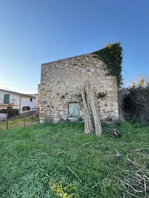 Rustico / Casale di 3110 m² a Monte San Giovanni C - Altro