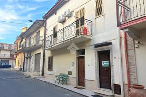 5 LOCALI A BOTRICELLO