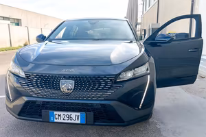 PEUGEOT 408