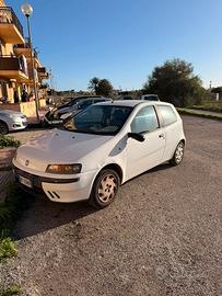 Fiat Punto Anno 2000 Benzina  Si trova a Lampedusa