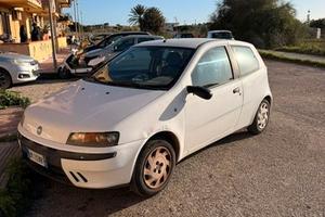Fiat Punto Anno 2000 Benzina  Si trova a Lampedusa