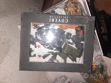 Lotto di mezzi militari plastica