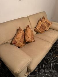 Due divani da tre e due posti