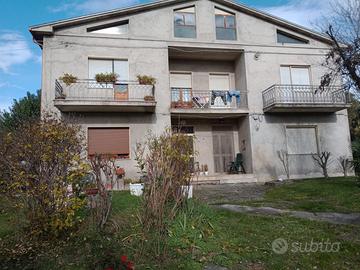 Villa bifamiliare con terreno edificabile teramo