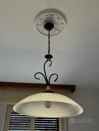 Lampadario in metallo e vetro