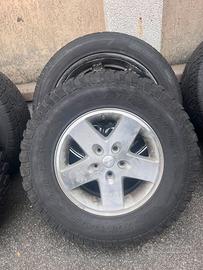 Treno cerchioni R17 con pneumatici