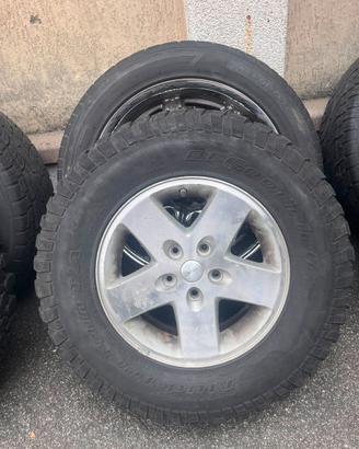 Treno cerchioni R17 con pneumatici