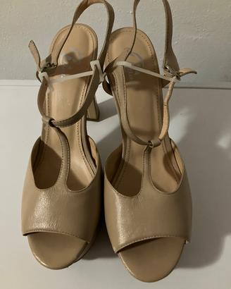 Scarpe simil pelle beige molto chiaro