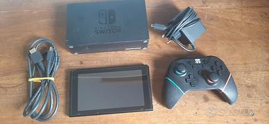 Console Nintendo Switch con dock e custodia 