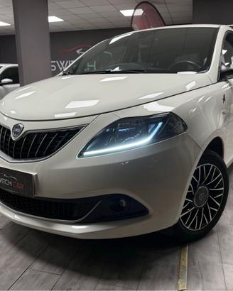 Lancia Ypsilon 1.0 FireFly 5 porte S&S Hybrid Albe