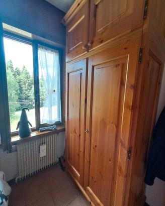 ARMADIO IN LEGNO STILE ALPINO